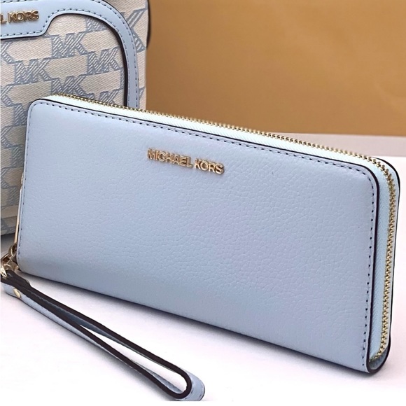 Michael Kors Large Continental
Wallet Wristlet Vista Blue - Picture 7 of 9